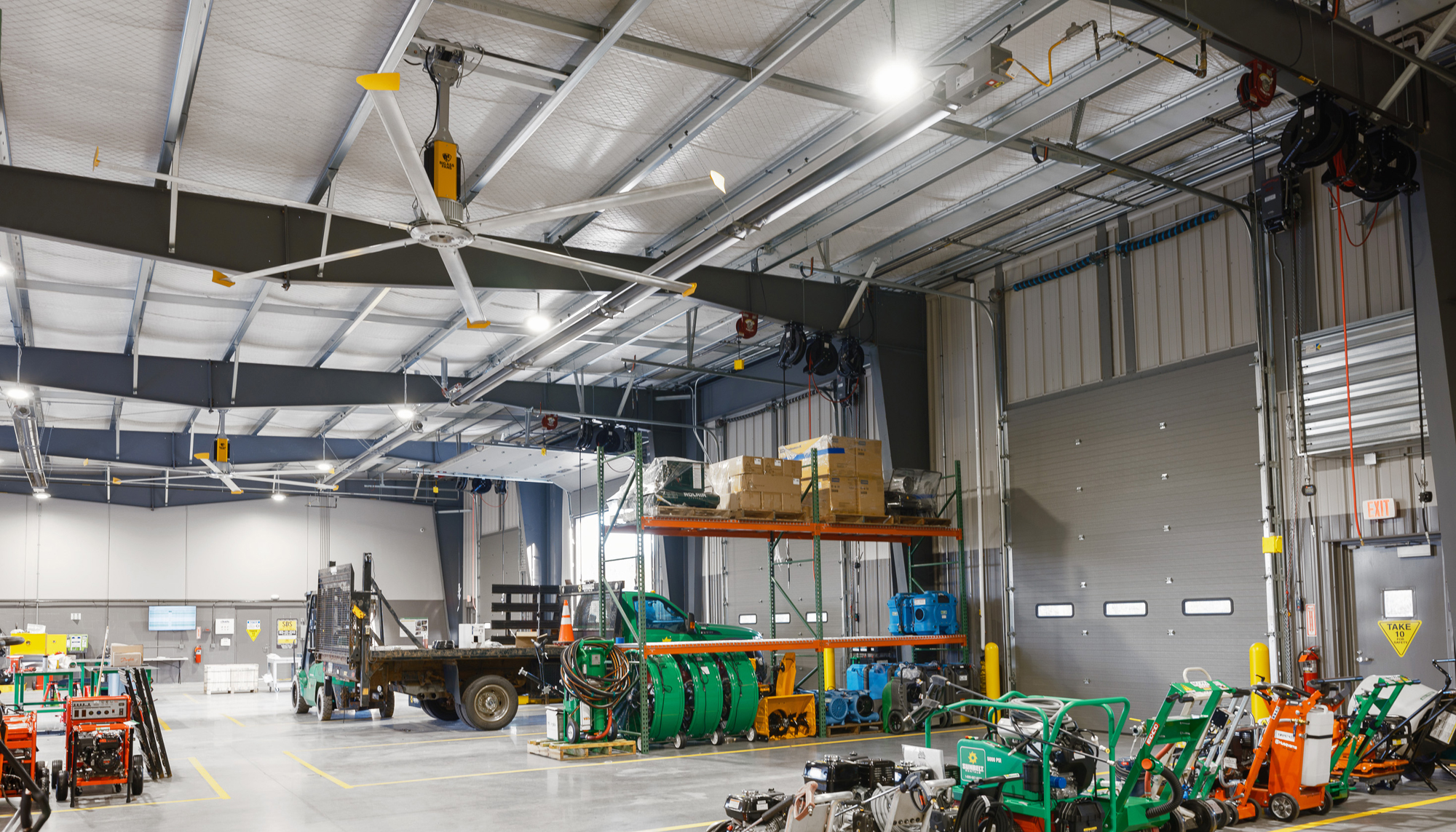 Interior service and equipment maintenance area at the Sunbelt Rentals facility featuring integrated operational systems, durable industrial infrastructure and coordinated workflows designed to support efficient equipment servicing and daily rental operations.