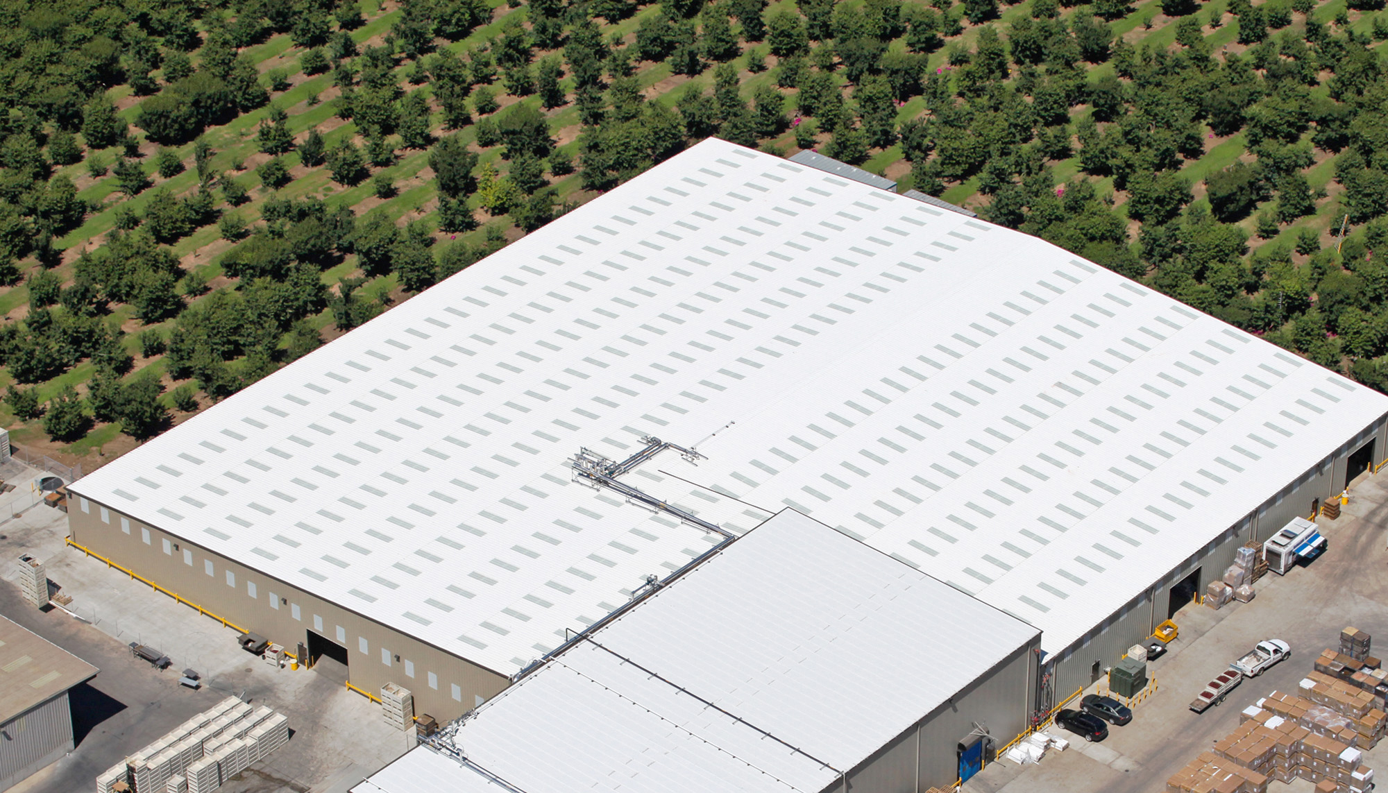 Aerial view of the Prima Frutta – Cherry Line #4 facility featuring expansive food processing and cold storage infrastructure, coordinated production systems and a flexible industrial environment designed to support long-term operational growth and evolving equipment needs.